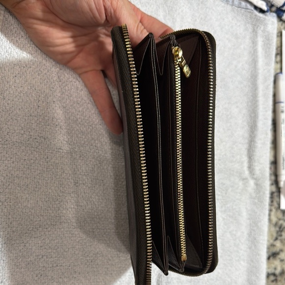 Authentic Louis Vuitton Damier Ebene Zippy Wallet - Picture 6 of 7